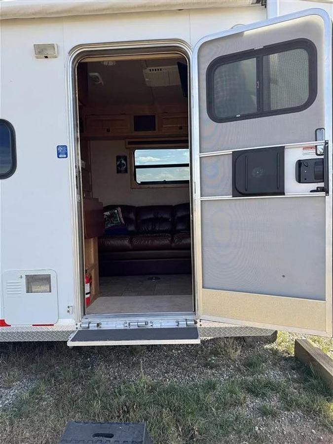 Used 2006 Kiefer Built Evolution 4 Horse
