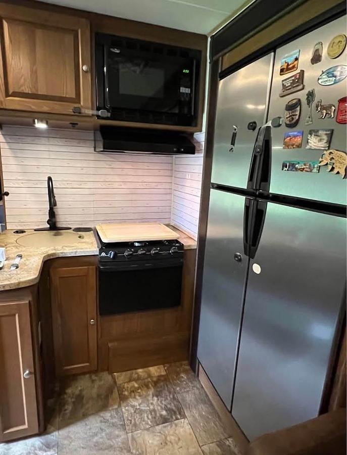 Used 2015 Coachmen Leprechaun 260DS