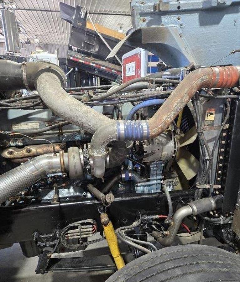 Used 1998 FREIGHTLINER FLD132 CLASSIC XL