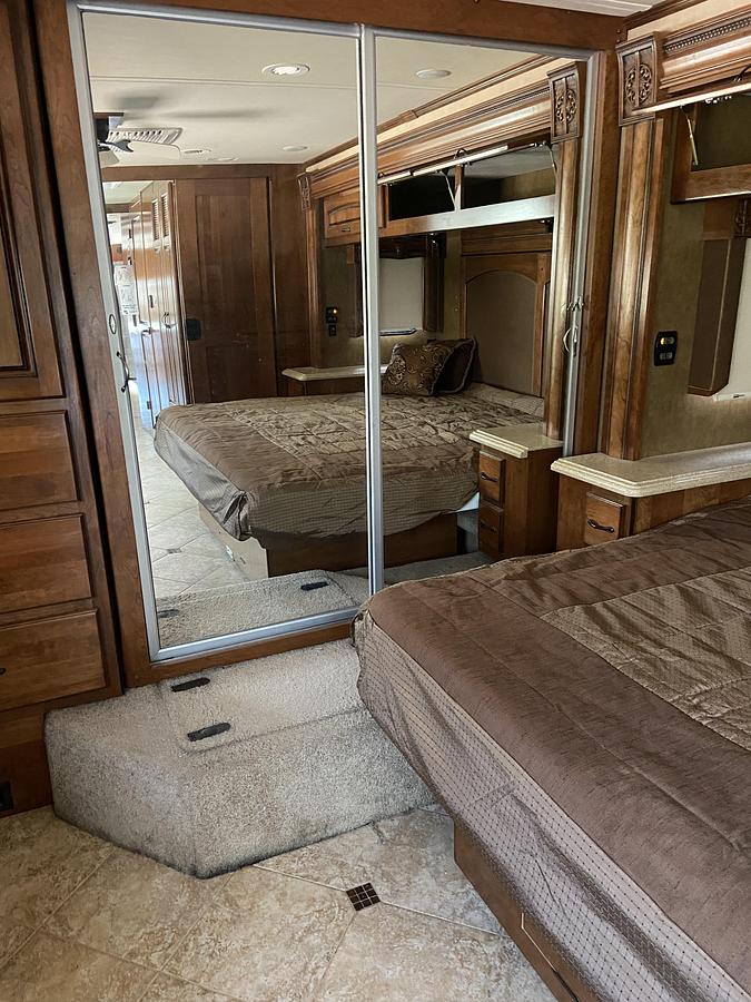 Used 2011 Monaco Camelot 43PKQ Class A Motorhome