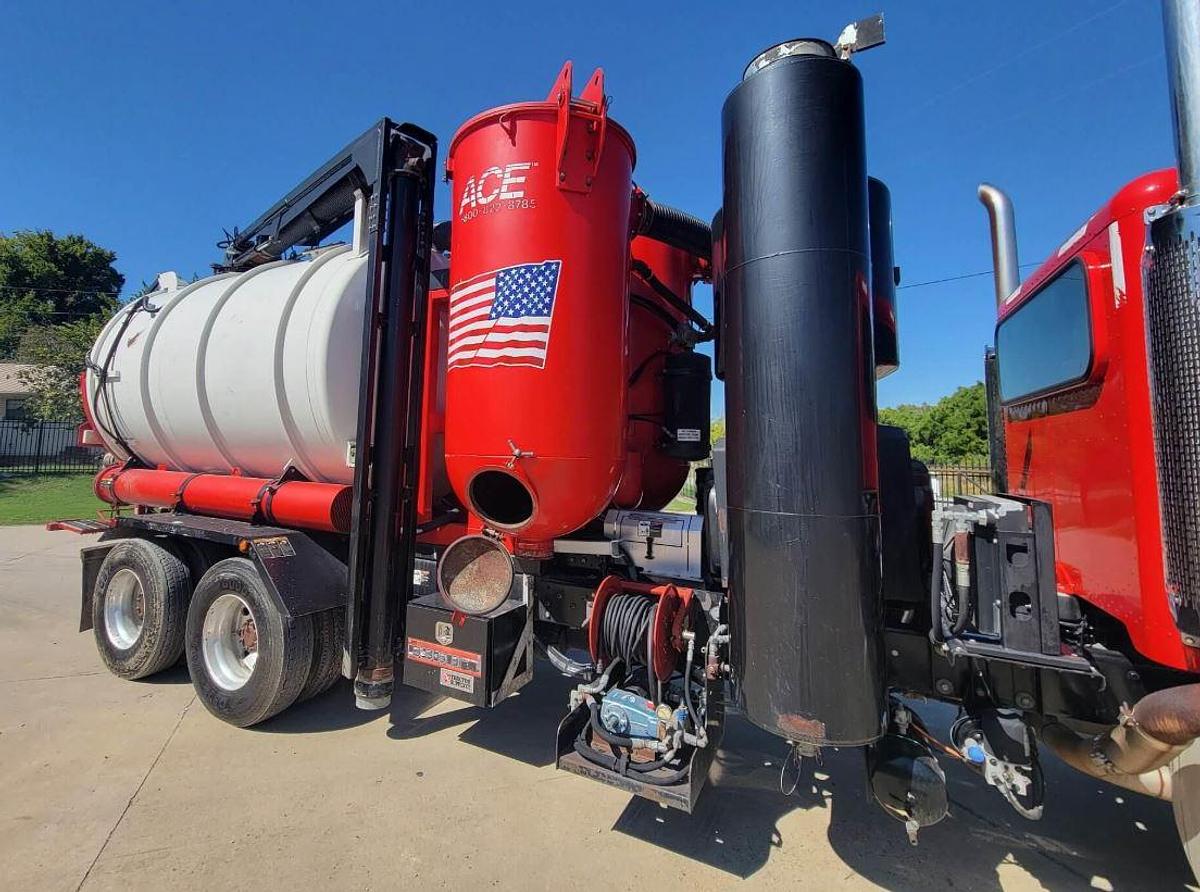 Used 2014 Peterbilt 389 Industrial Tank Truck