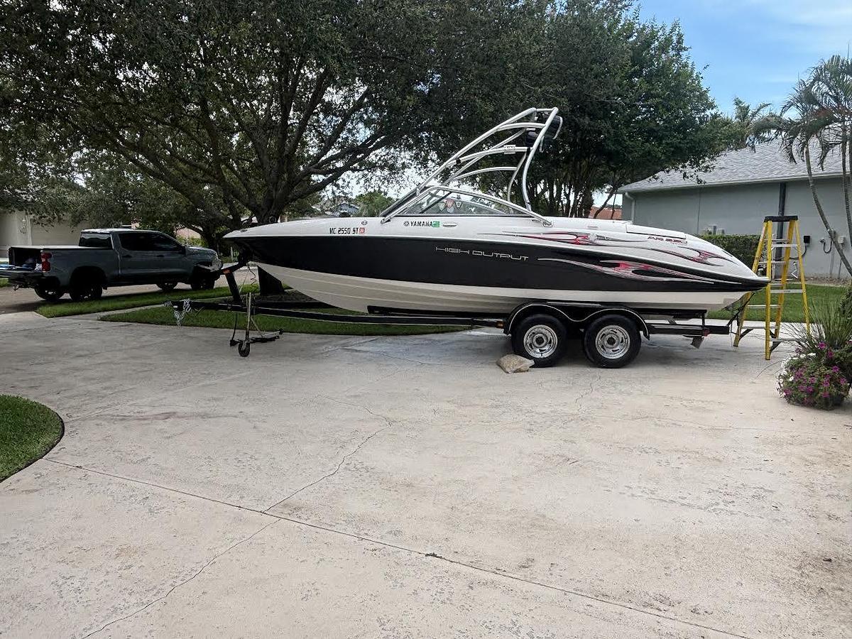 Used 2005 Yamaha AR230 with Trailer