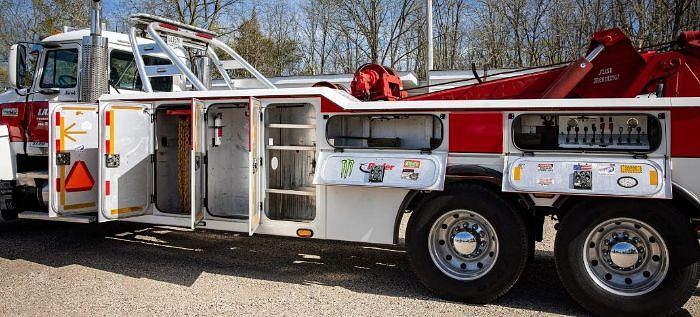 Used 1999 Mack CH613 Wrecker Tow Truck