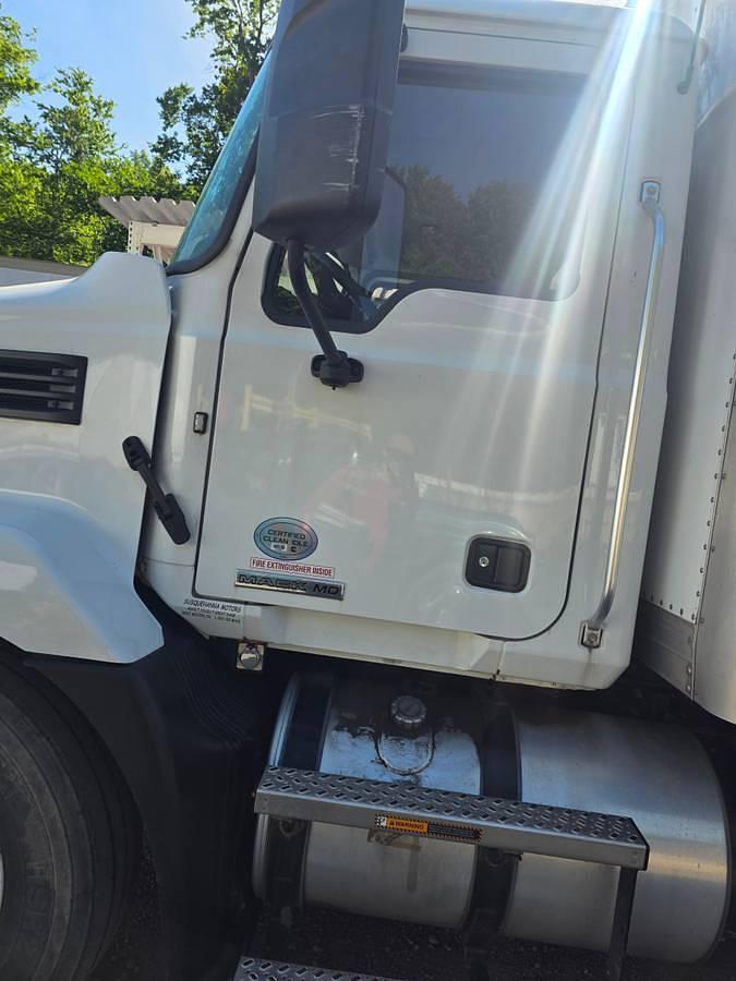 Used 2022 Mack MD Box Truck