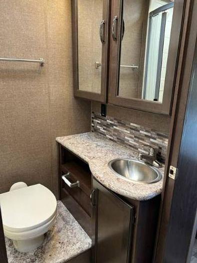 Used 2019 Thor Fourwinds 28Z