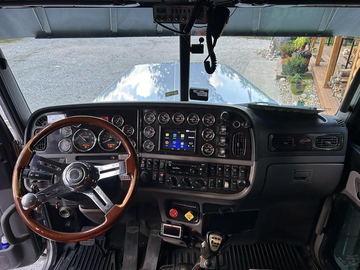 Used 2020 Peterbilt 389 Sleeper Semi Truck