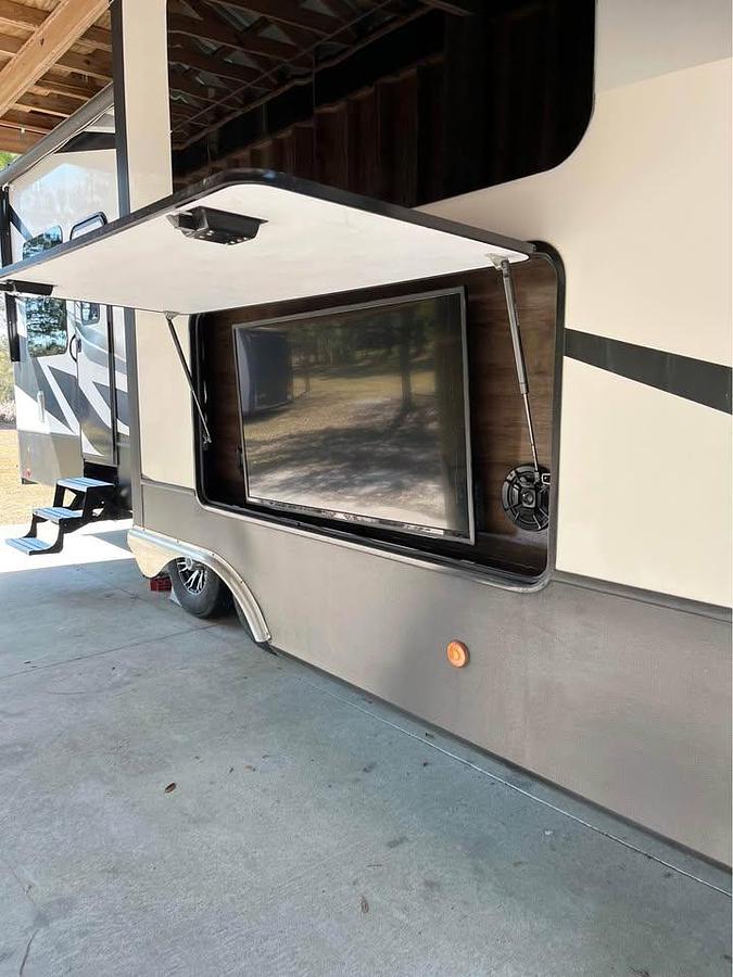 Used 2020 Dutchmen Voltage 3915 Toy Hauler