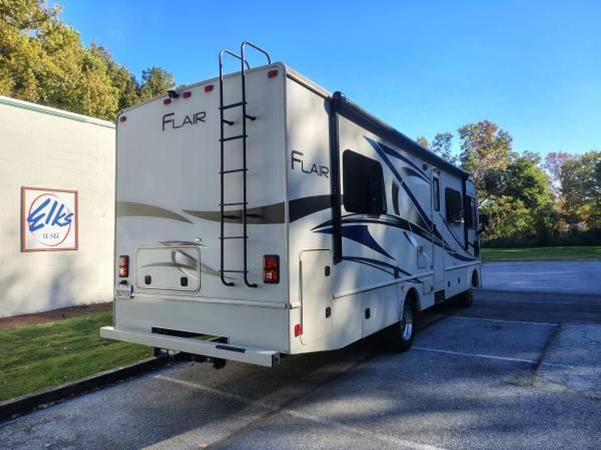 Used 2017 Fleetwood Flair 29T