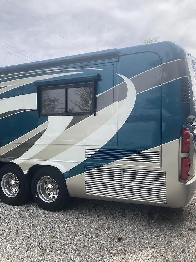 Used 2005 Monaco Signature Castle IV Class A Motorhome