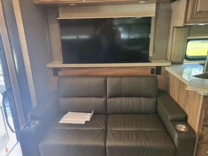 Used 2021 Jayco Seneca 37K