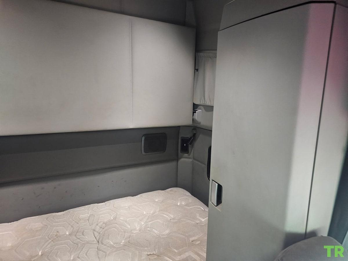 Used 2020 Kenworth T680 Sleeper Truck
