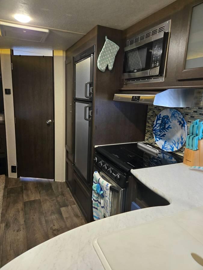 Used 2018 Forest River Salem Cruise Lite T254RLXL 30' Travel Trailer