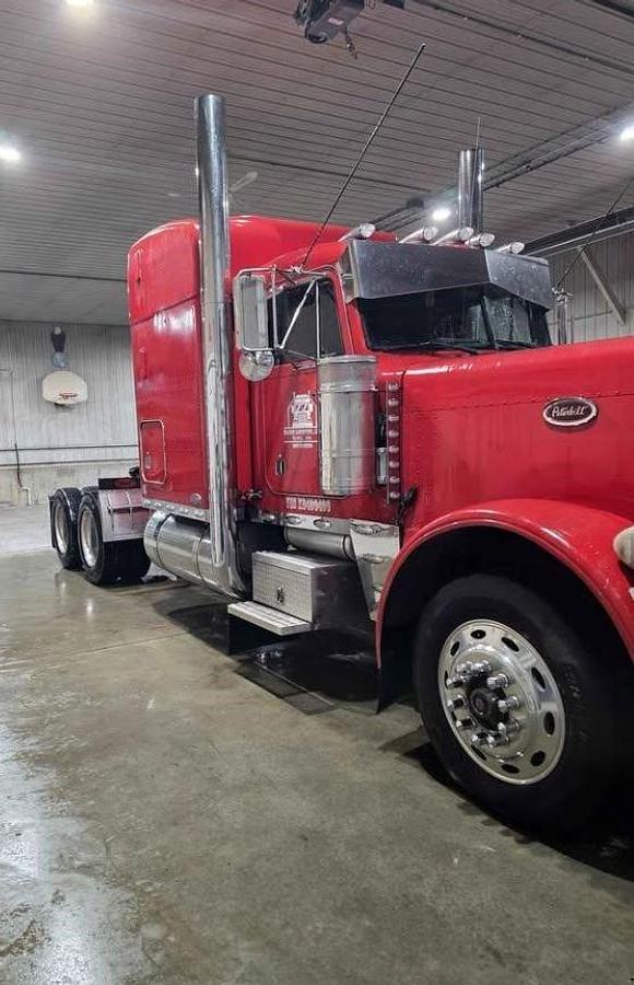 Used 1999 Peterbilt 379 Sleeper Semi Truck