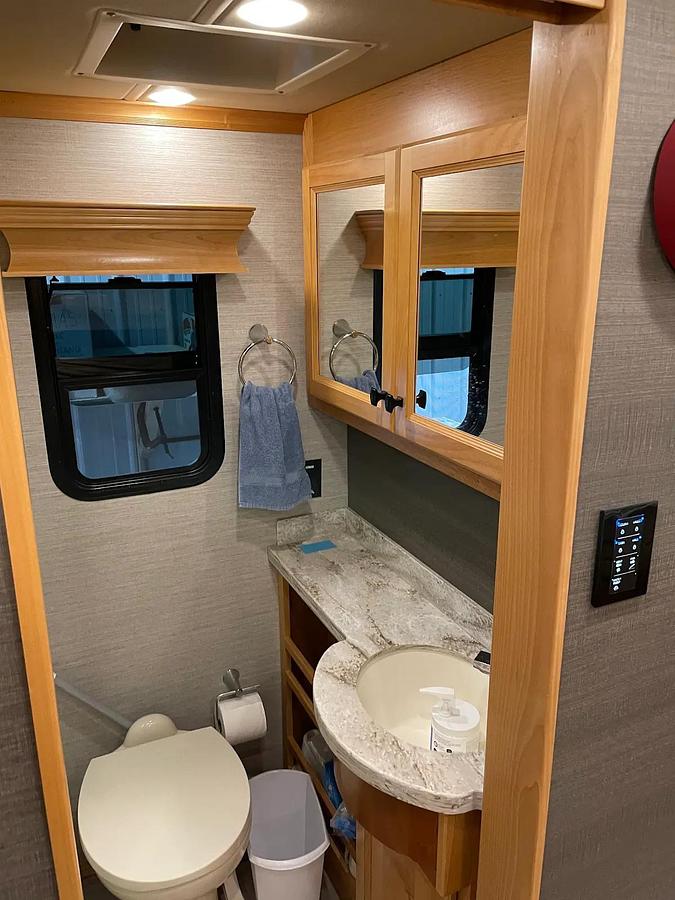 Used 2022 Tiffin Allegro Breeze 31BR