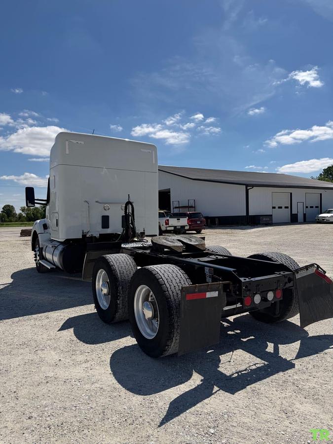 Used 2021 Kenworth T880