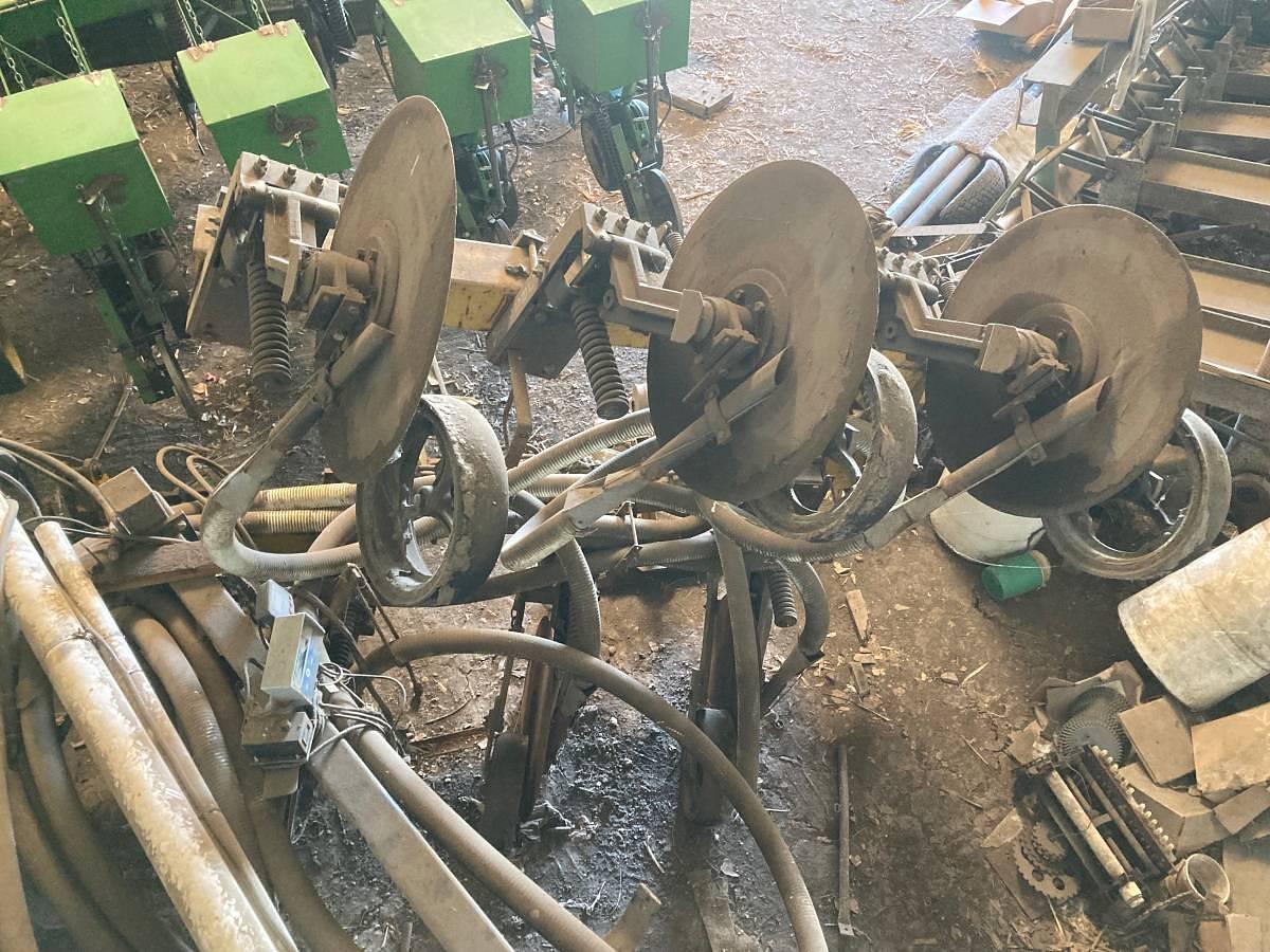 Used 2005 Montag S12B011 Fertilizer Applicator