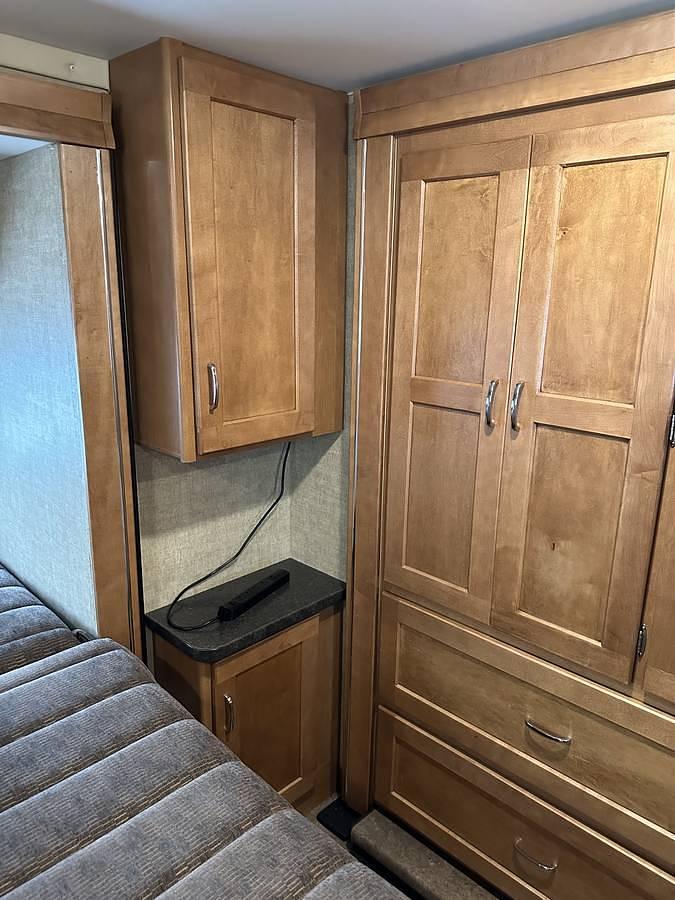 Used 2017 WINNEBAGO Minnie Winnie