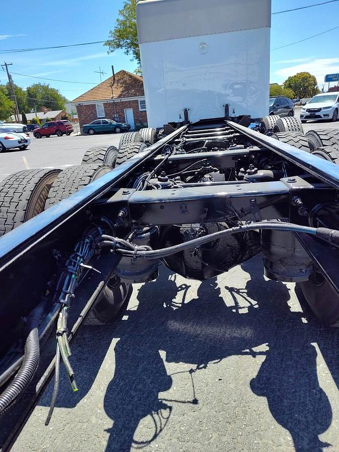 Used 2015 Peterbilt 389 Sleeper Semi Truck