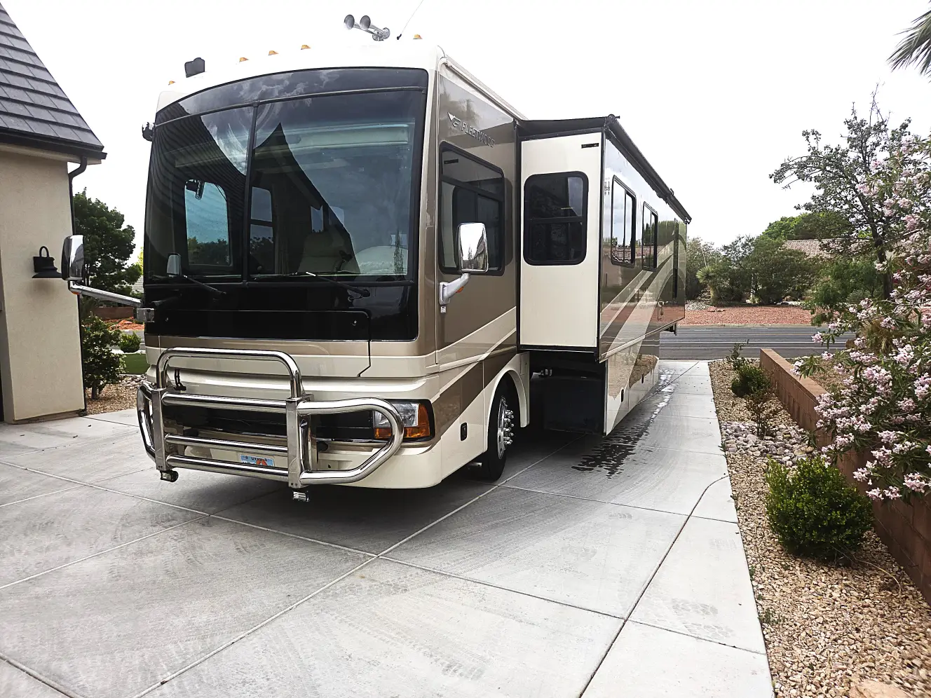 Used 2007 Fleetwood Discovery 39V