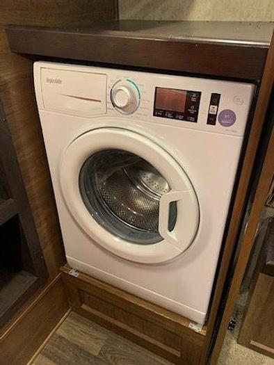 Used 2016 Keystone Montana 3610RL