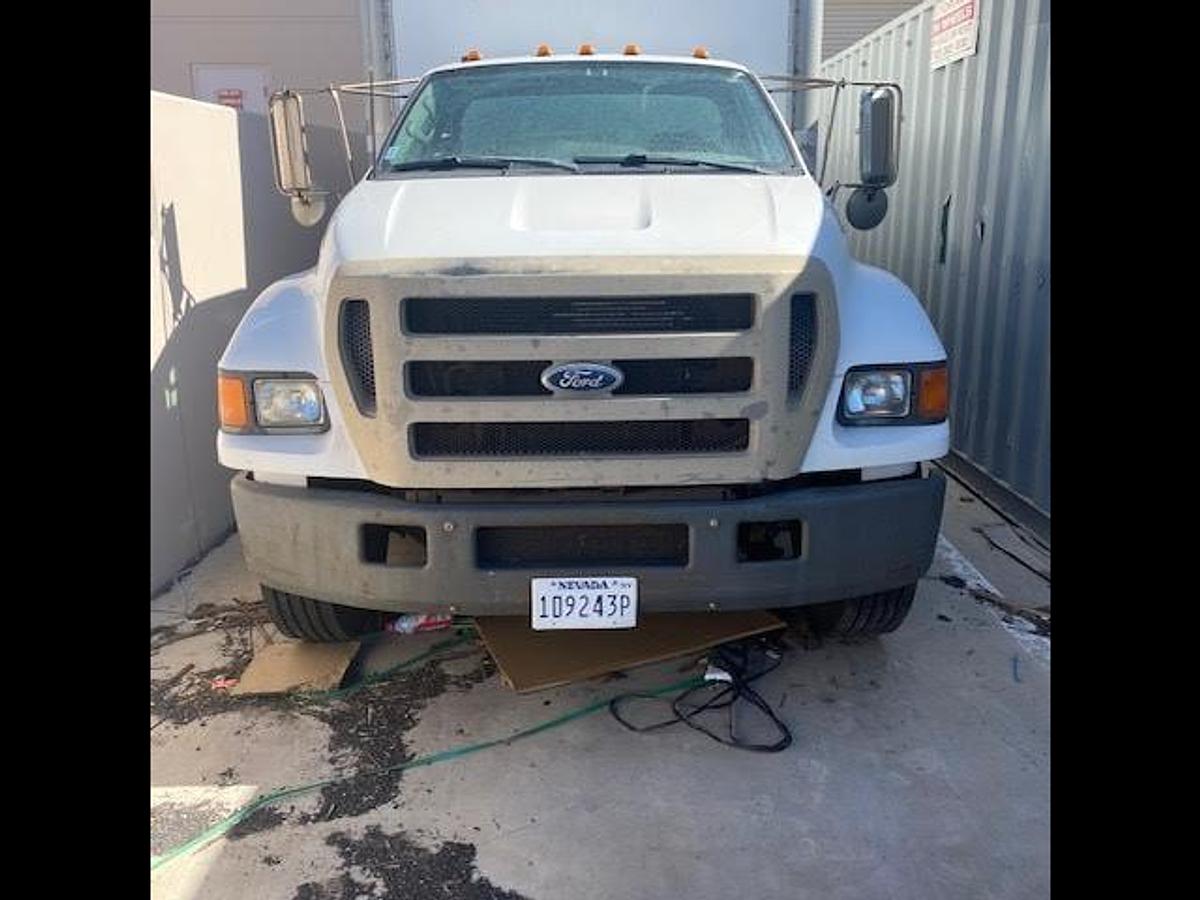 Used 2004 Ford F-650 Box Truck with Liftgate