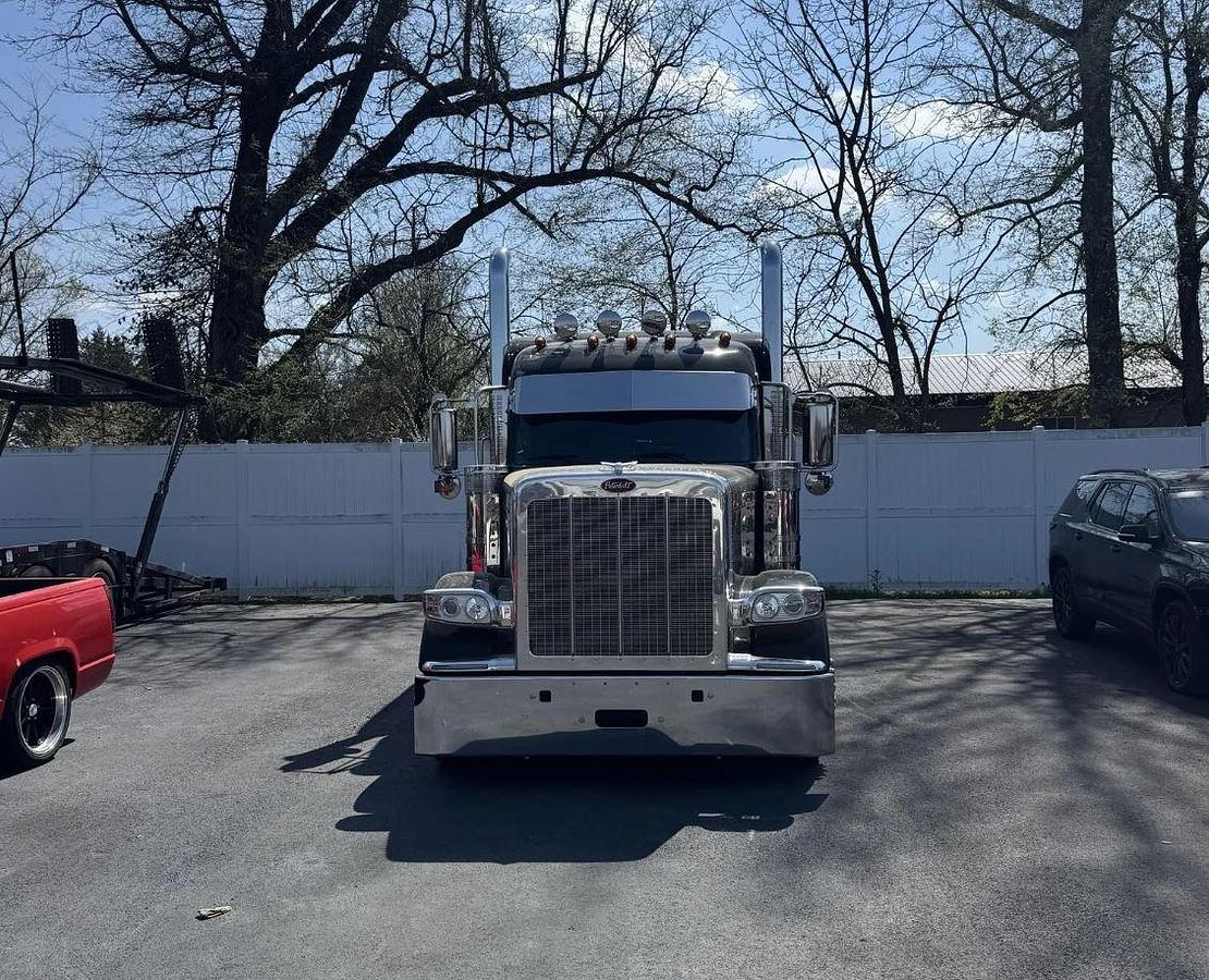 Used 2025 Peterbilt 589
