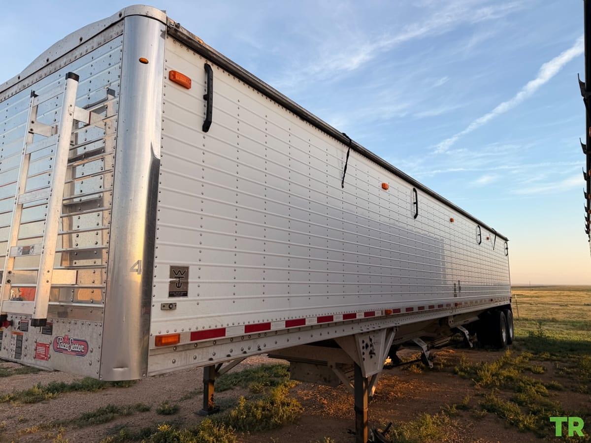 Used 2014 Wilson 431 96W 78H Livestock Trailer