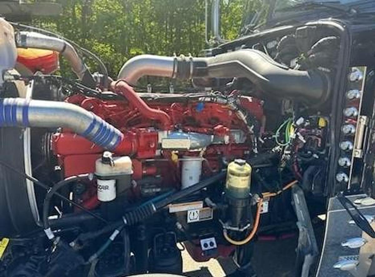 Used 2024 Peterbilt 389 Sleeper Semi Truck
