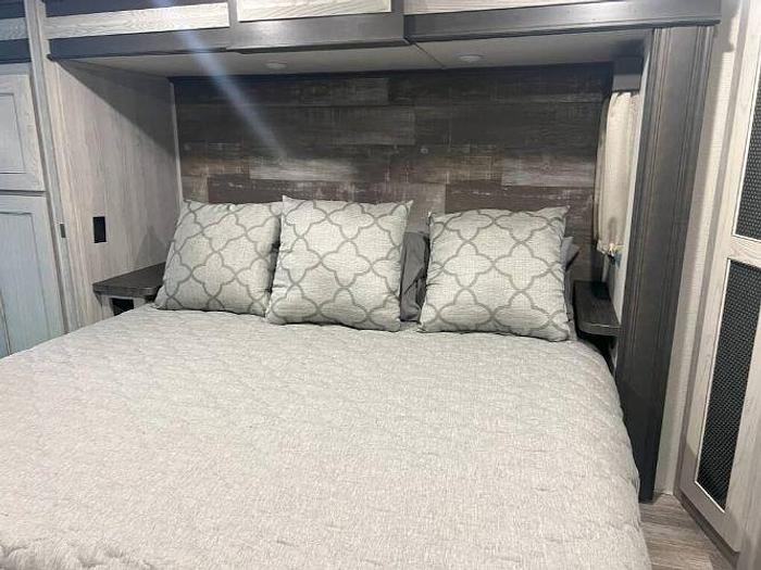 Used 2021 Keystone Montana 295RL