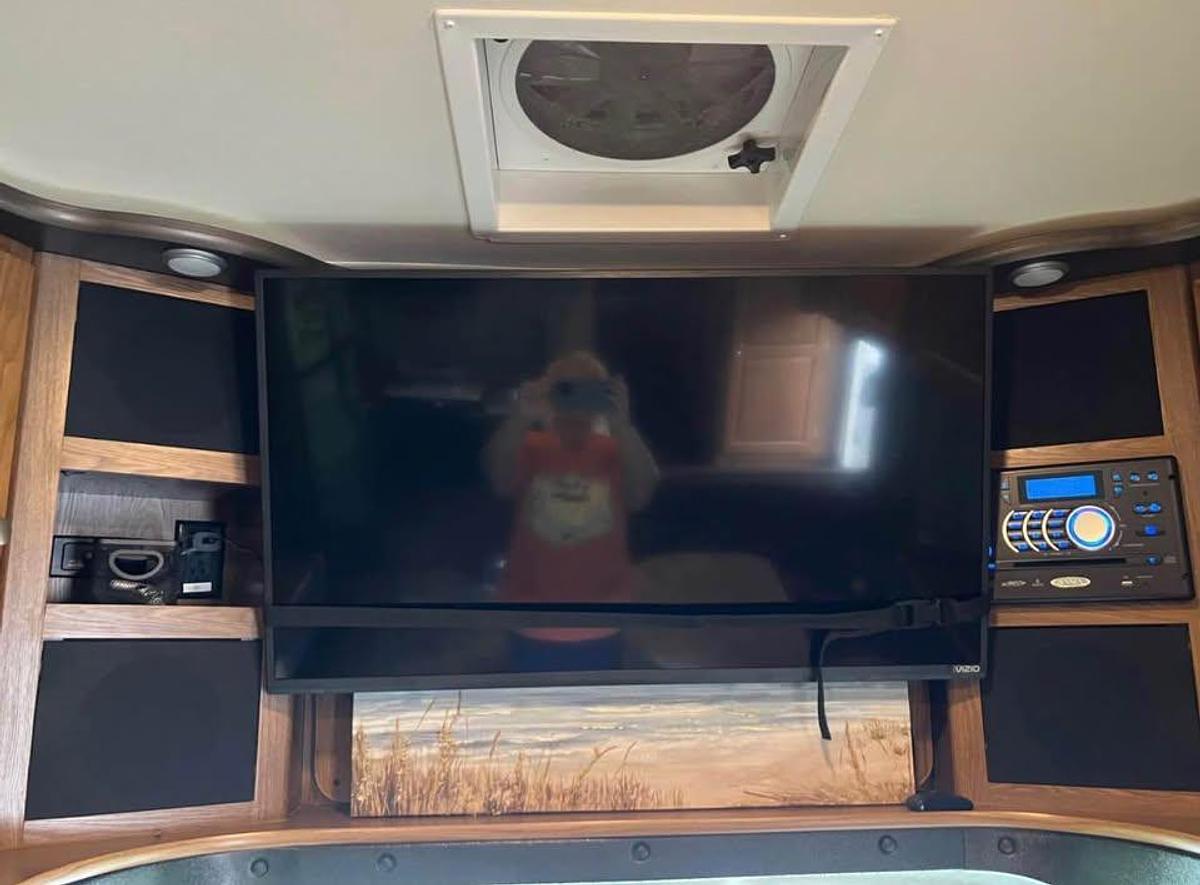 Used 2015 Coachmen Leprechaun 260DS