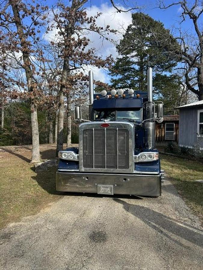 Used 2021 Peterbilt 389 Conventional Sleeper Semi