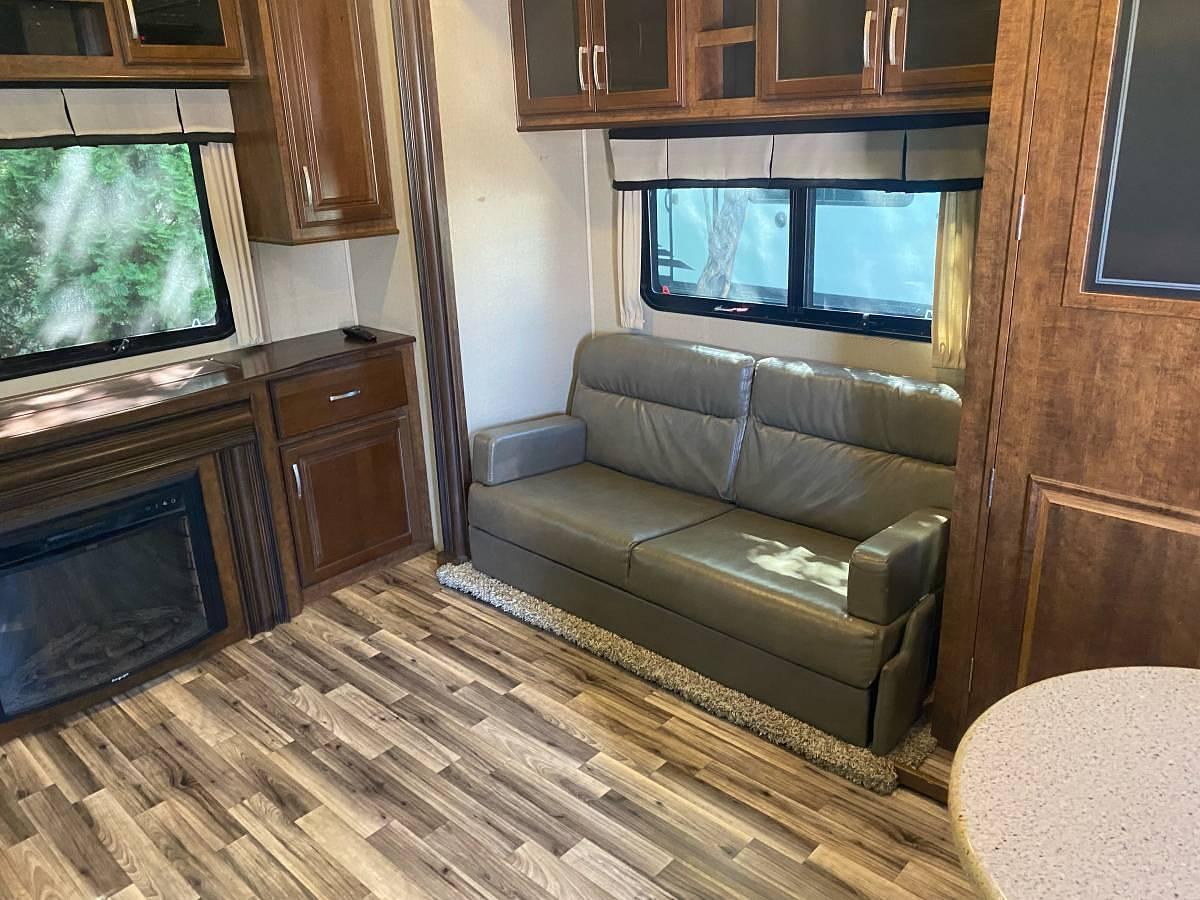 Used 2015 Solitude 5