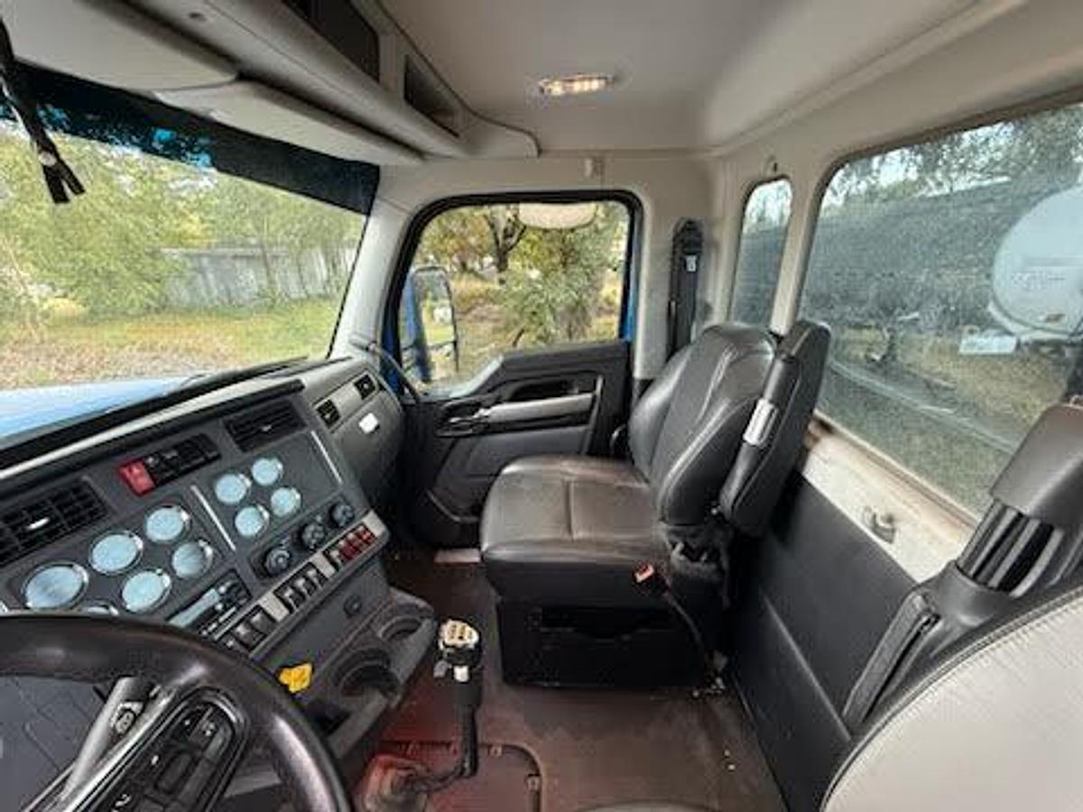 Used 2022 Kenworth W900 Day Cab Semi Truck