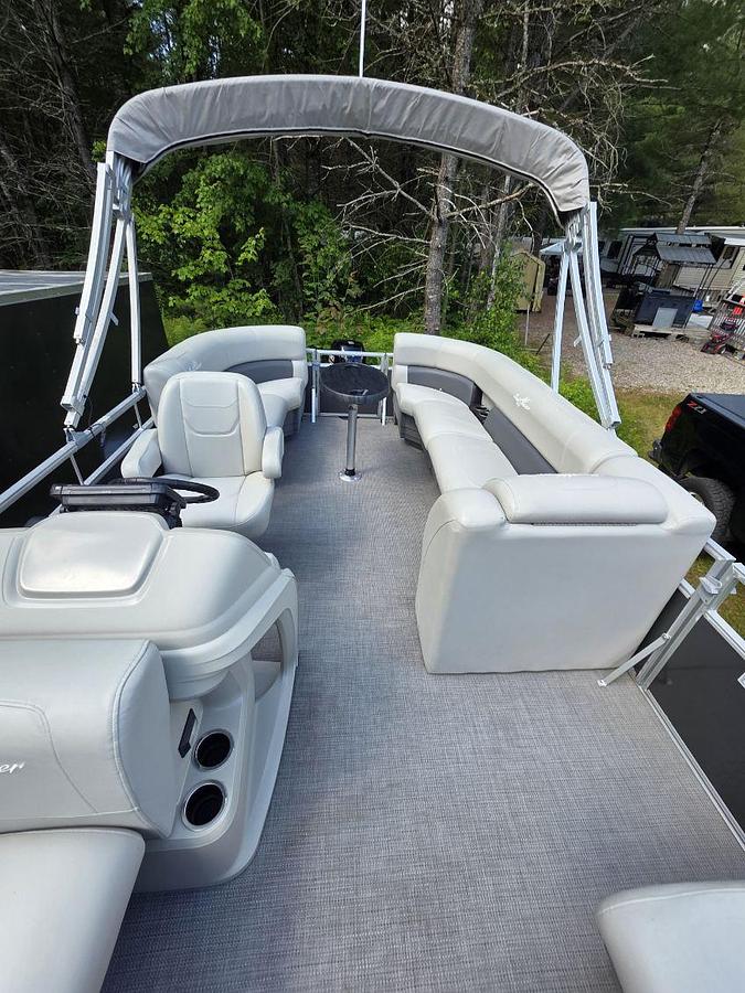 Used 2021 Smoker Craft Sun Chaser Vista 20 LR Pontoon Boat with Trailer