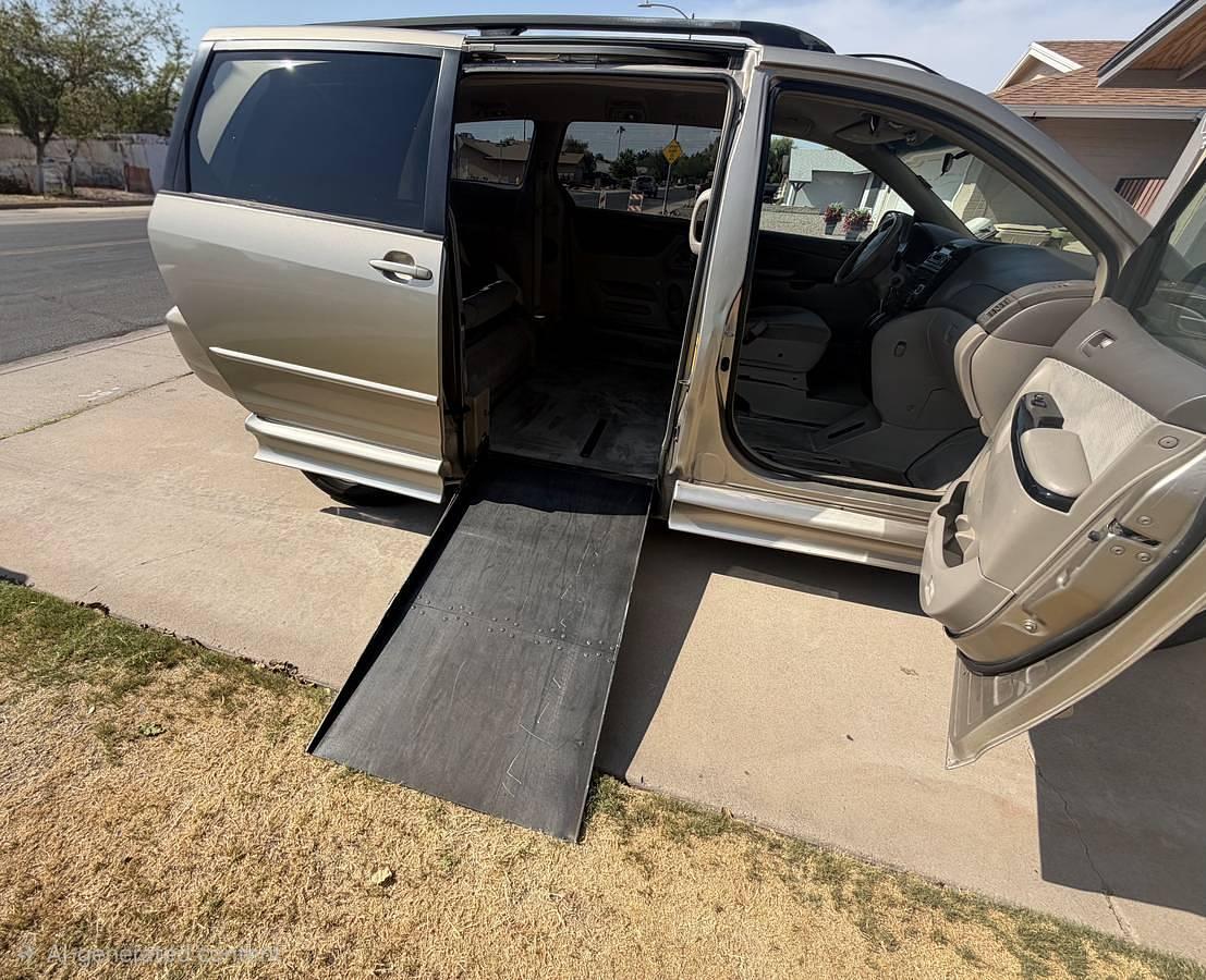 Used 2005 Toyota Sienna LE