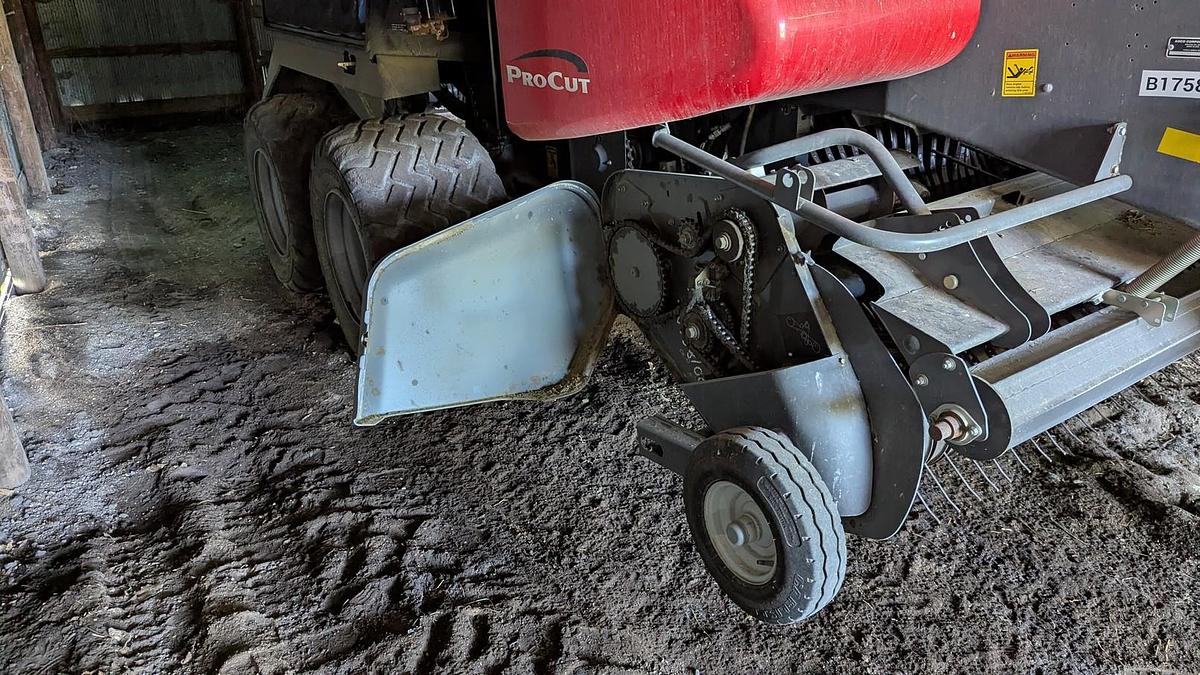 Used 2019 MASSEY FERGUSON 2270XD Large Square Baler