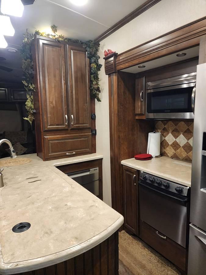 Used 2015 Forest River Cardinal 3450RL