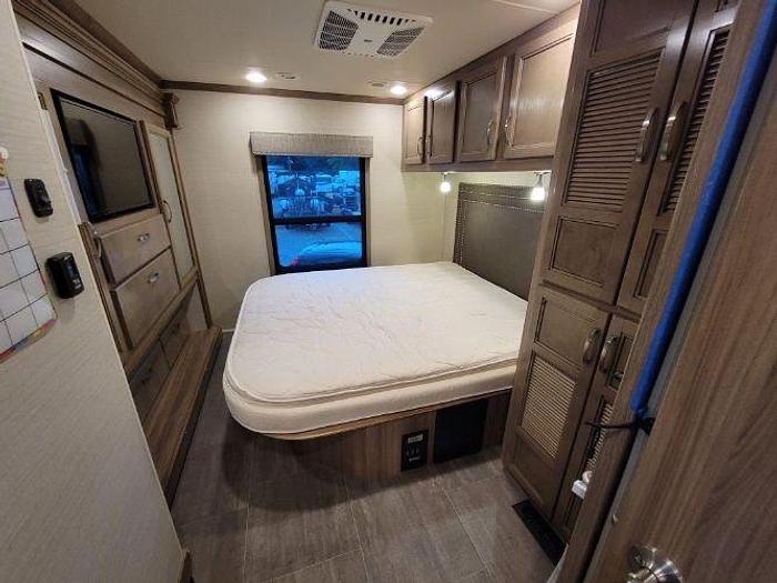 Used 2018 Jayco Seneca 37FS