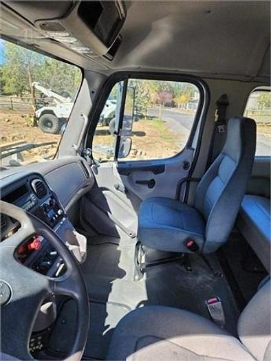 Used 2008 Freightliner Business Class M2 106