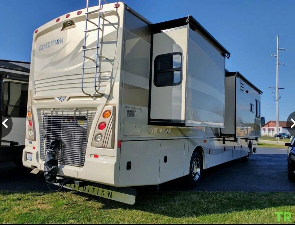 Used 2009 Fleetwood Expedition 38R Class A Diesel Pusher