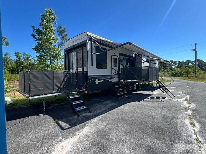 Used 2018 Keystone Raptor 428SP