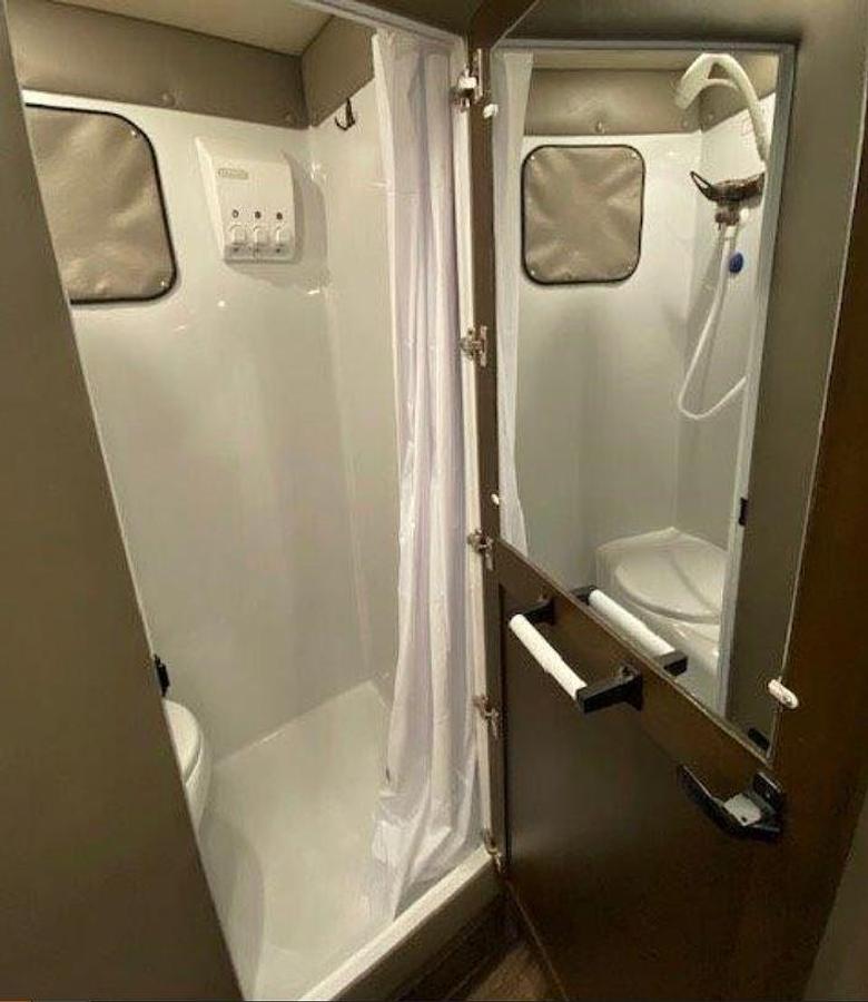 Used 2021 Volvo VNL64T300