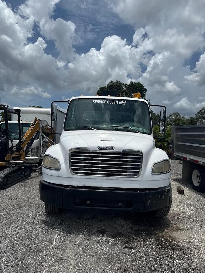 Used 2005 Freightliner Grapple Truck