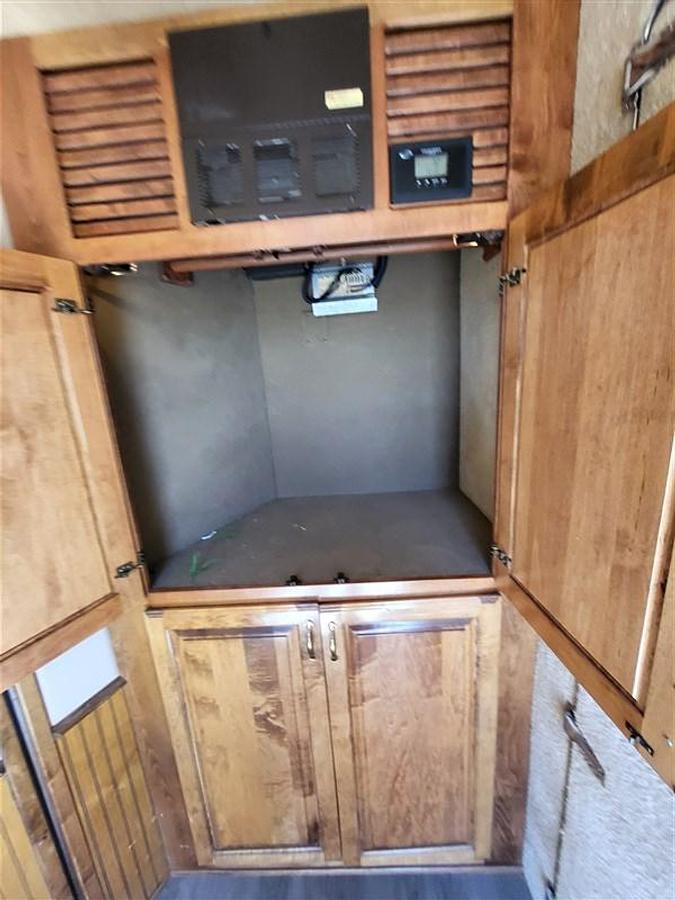 Used 2004 Sooner Horse Trailer