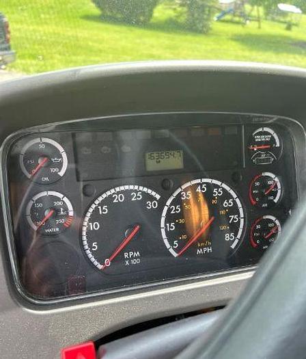 Used 2016 Freightliner BUSINESS CLASS M2 106