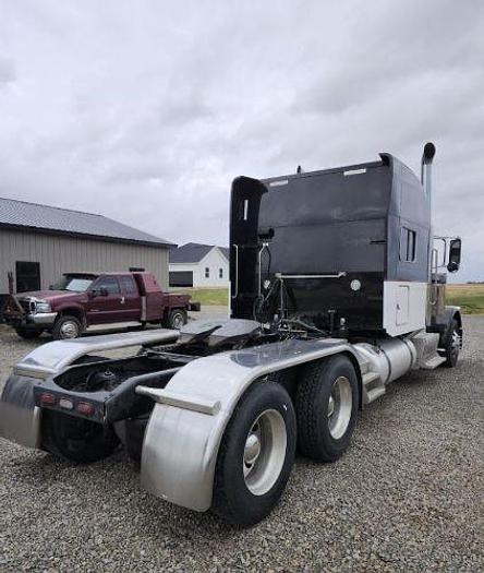 Used 2017 Peterbilt 389