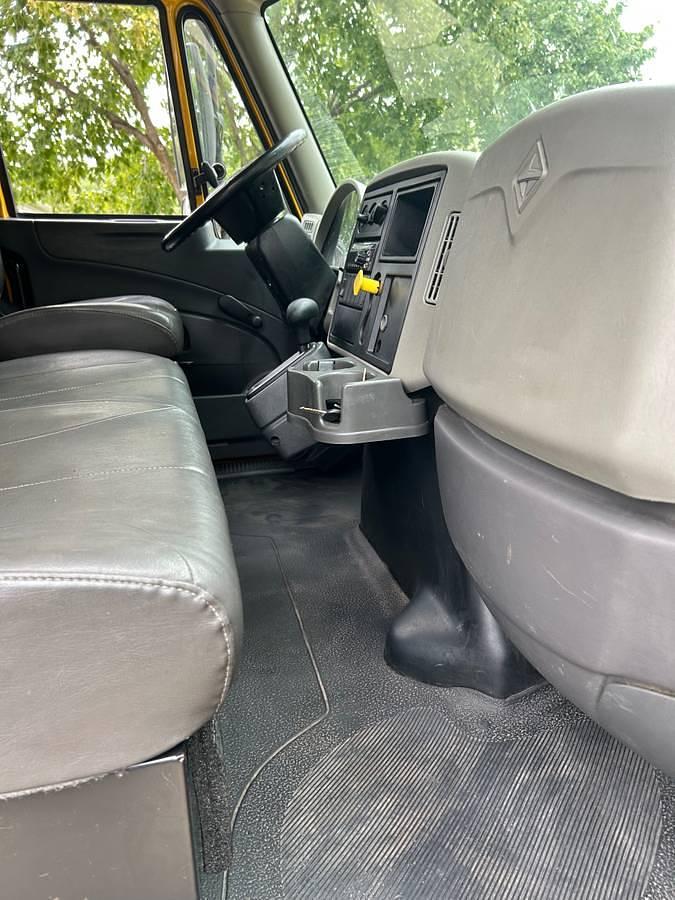 Used 2016 International 4300 – 26' Box Truck – 3,300 LB Liftgate – Allison Automatic – Air Ride