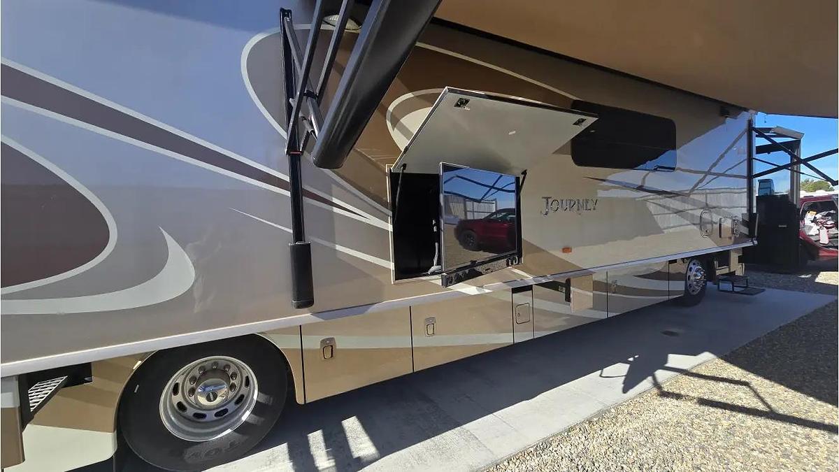 Used 2016 Winnebago Journey 40r