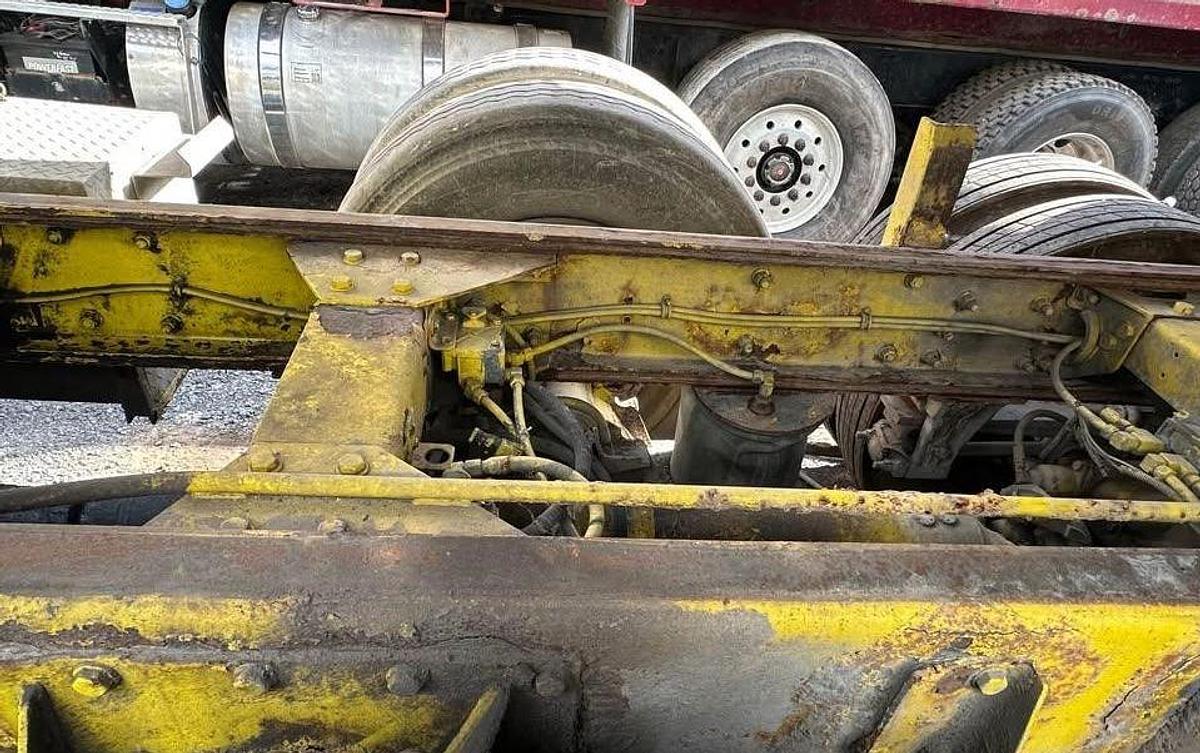 Used 2000 PETERBILT 379 Dump Truck