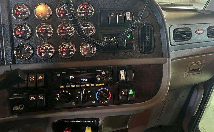 Used 2025 Peterbilt 389